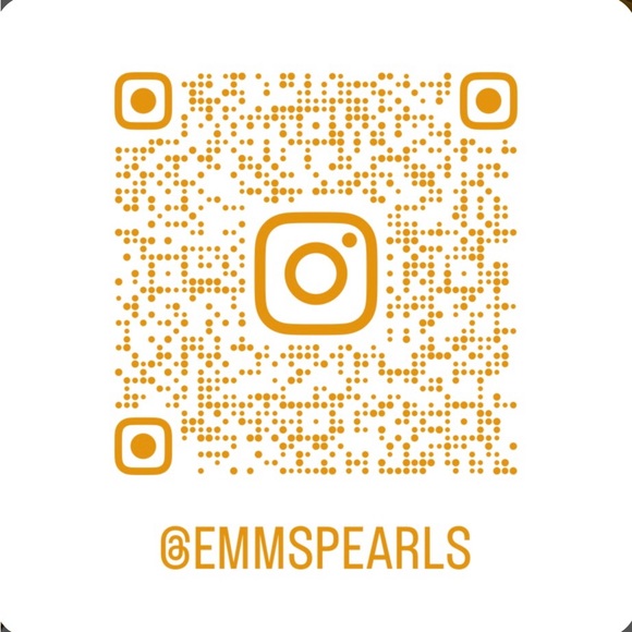 Hi I’m Emm, welcome to my closet. 💗 You can follow Emm’s Pearls on instagram - Picture 2 of 4